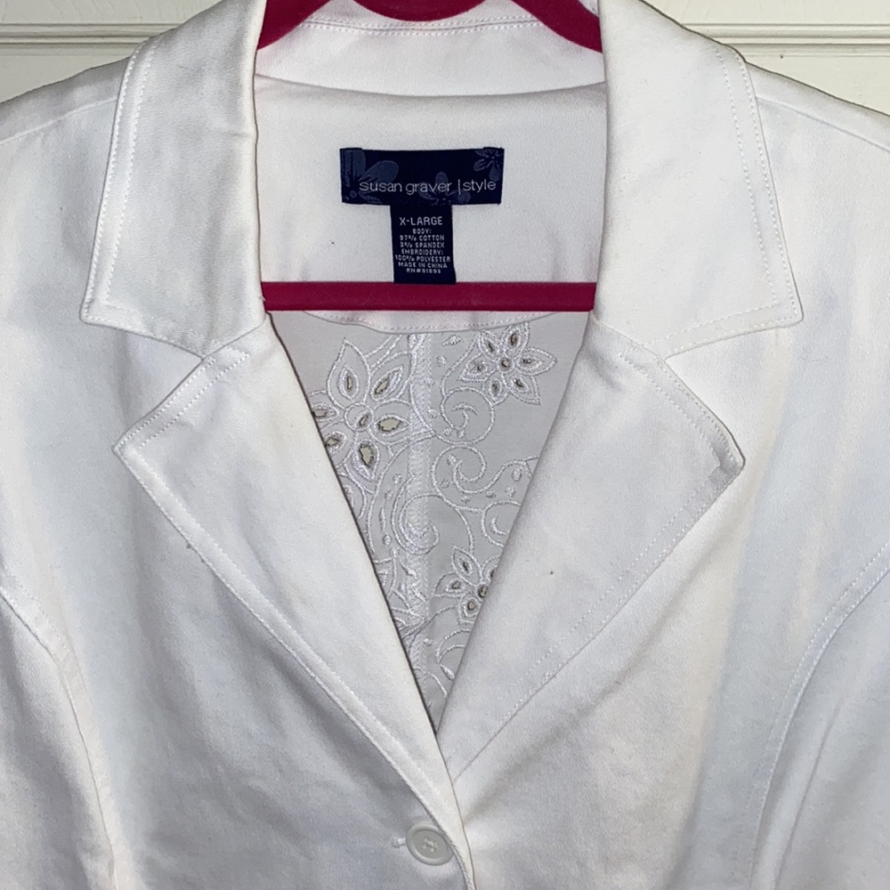 Susan Graver Jacket SZ XL White with Embroidery and shoulder pads vintage 80s.